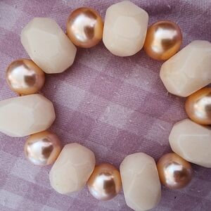 Elegant Cream and Gold Beaded Bracelet